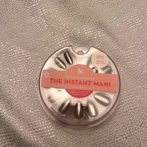 New in box olive and June press on instant mani Nails